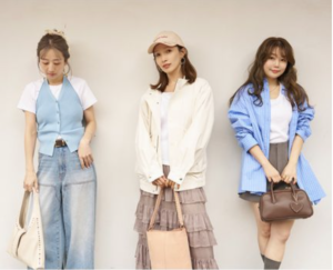 LILY BROWNの骨格タイプ別Tシャツの監修をひよりスタイリング まふめぐが担当させていただきました。